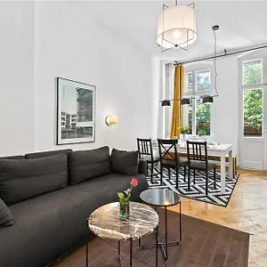 Apartment 33 E-g Schönhauser Allee, Berlin